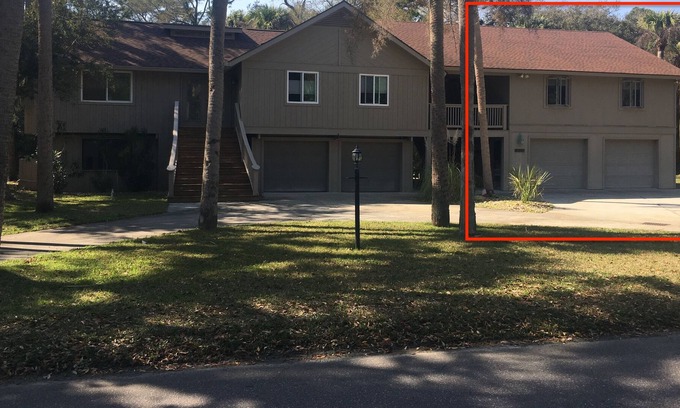 Deer Lake House | HUGE 1 Bedroom/1 Bath Suite (Attached apartment)