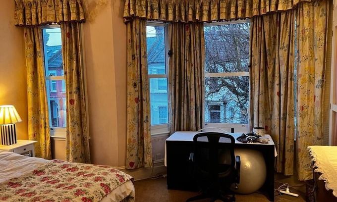 Northcote House | Huge Double bedroom with en-suite bathroom