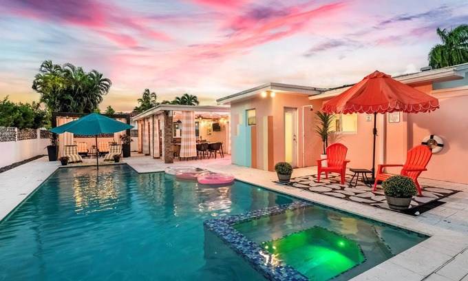 Coral Way Villa | Huge heated pool, spa & Grill.12 mins to Brickell.