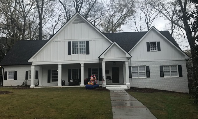 Athens House | Huge Home on a Quiet 5 Points Street Perfect for UGA Games, Grad or Weddings!