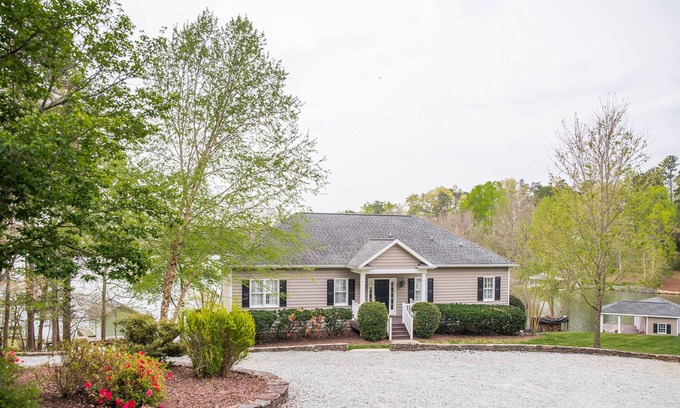 Semora House | Huge Lake-Front Home with Amazing Views