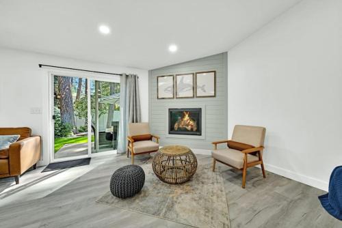 Coeur d'Alene House | HUGE Modern Family Home- Modern, Fully Stocked, Weekly Savings