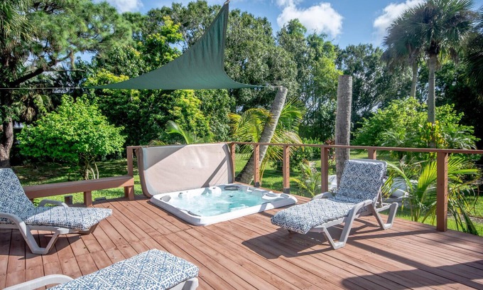 Jupiter Farms House | Huge Playroom, Jacuzzi, Fire Pit, Pool & Tiki Hut