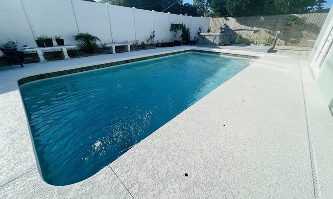 Bay Acres House | Huge Pool, Close to Beaches, Restaurants, Shopping & More!