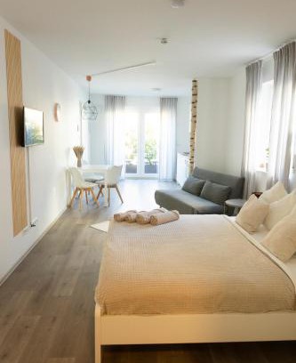 Schonberg Apartment | HUGOS Studio Apartment