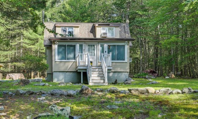 Circleville Cottage | Huguenot Retreat w/Screened Porch & Lake Access!