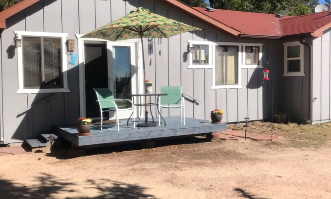 Colorado Springs Cottage | Hummingbird Guest Cottage on Black Forest Ranch