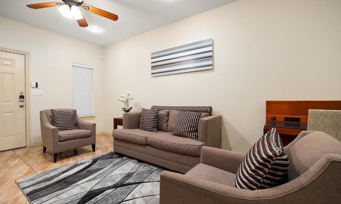 Pharr Apartment | Hummingbird Haven 2 Cozy Comfort Haven - Parking at No Extra Cost