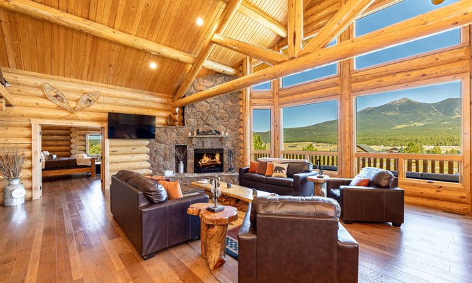 Fort Valley House | Humphreys Peak View Luxury Log Cabin