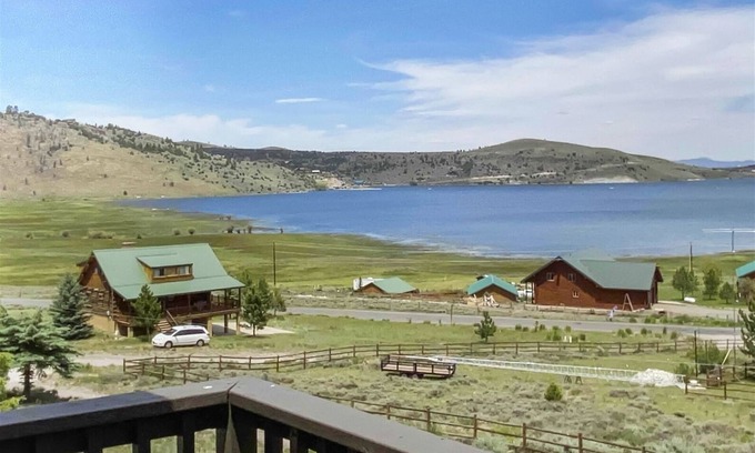 Mammoth Creek Cabin | Hunter`s Hideout Panguitch Lake - Lake views with space to explore