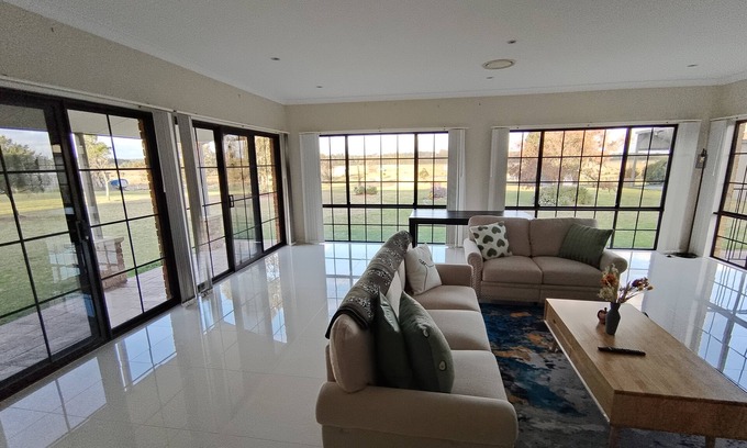 Nulkaba House | Hunter Valley Nulkaba breathtaking views & relax