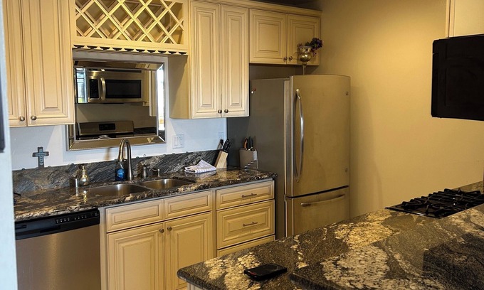 Huntington Beach Condo | Huntington Beach 5-10 minutes from the beach