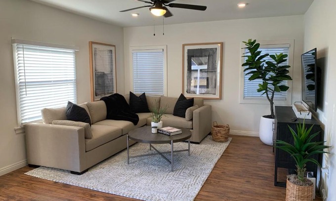 Yorktown Villa | Huntington Highlight - Pool, Patio, Close To Beach