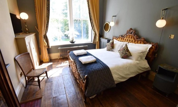 Buxton Apartment | Huntress Suite, Buxton - a beautiful victorian apartment with private parking.