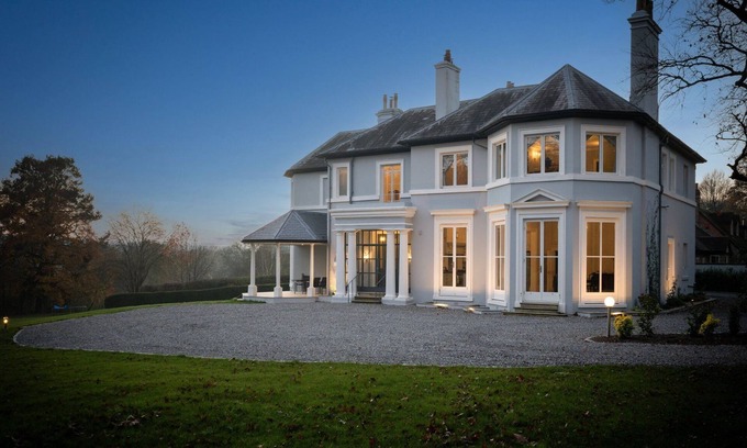 Crawley Down Bed & Breakfast | Huntsland House
