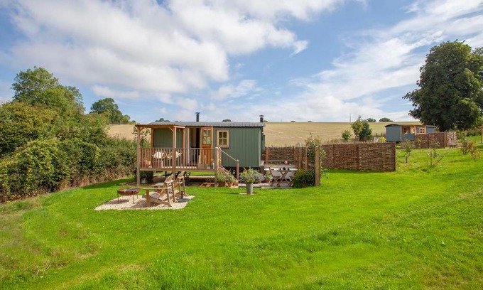 Dorchester House | Hurdlemakers Hut