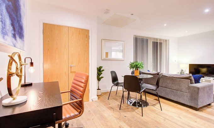 Peninsula Apartment | Hybrid Resi - Greenwich | 2 Bed Apartment