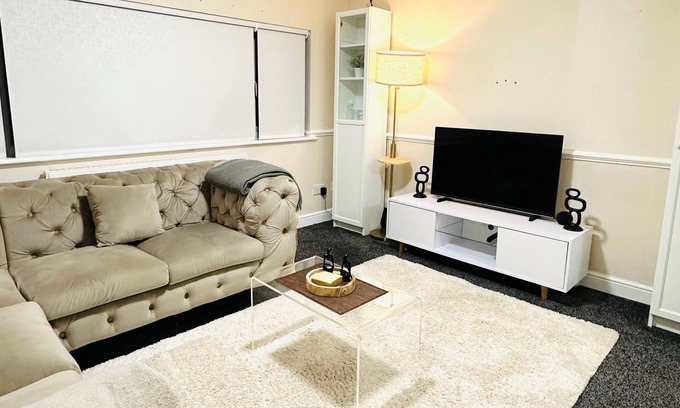 Crays Hill House | Ibate Apartments - Cozy 2 Bedroom Home