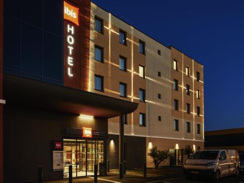 Montlhery Hotel | Ibis Montlhery Paris Sud