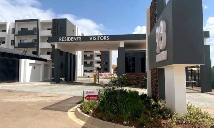 Greater Johannesburg Metropolitan Area Apartment | Icon Living at 93 on New Road Wi-Fi UPS