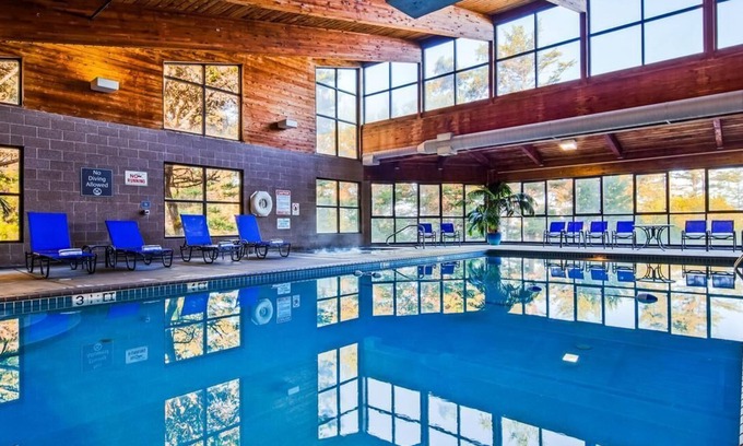 Newport Hotel | Ideal for Couple Beach Getaway! Ocean Front Unit | Free Parking
