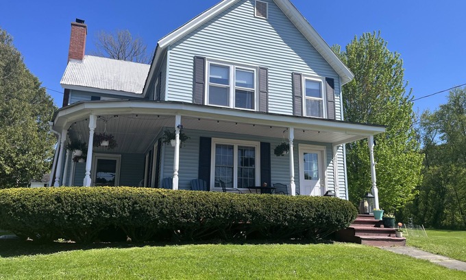 Richmond Apartment | Ideal location, monthly rental in the heart of Richmond, 15min to Burlington