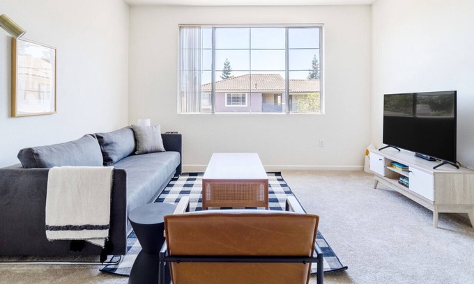 South San Jose Apartment | Ideal San Jose 1BR w/ Gym, Pool, W/D, near highways + VTA, by Blueground