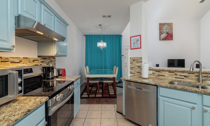 Euless House | Ideal Spot for Work or Leisure — Walk Everywhere!