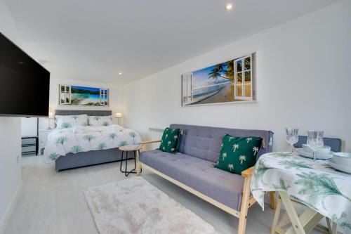Saltdean Apartment | Idrella Studio