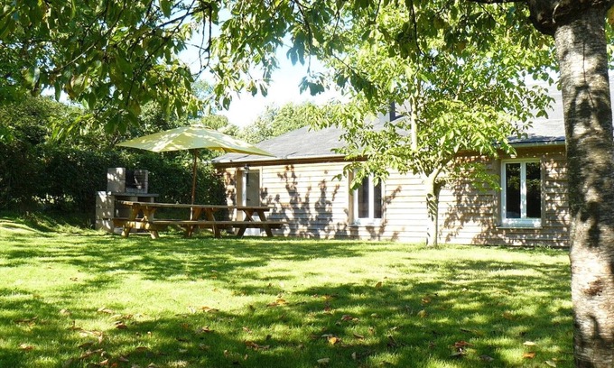 Saint-Leonard-des-Bois Cottage | Idyllic Retreat in the Heart of Alpes Mancelles: Cozy Cottage with Outdoor Activities & Discounts