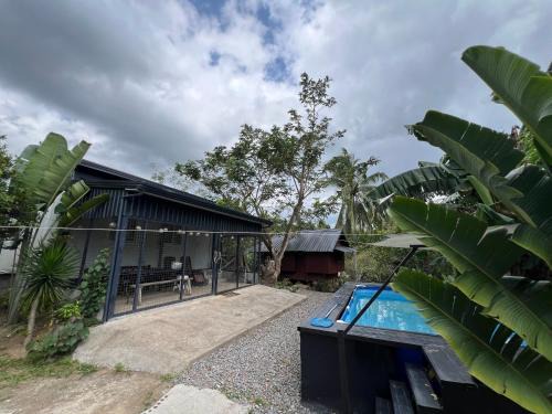 San Antonio House | Idyllic, private, riverside Container Home