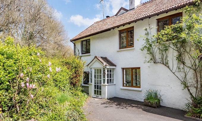 North Buckland Cottage | Idyllic Rural Cottage, 7 mins drive from Saunton Beach.