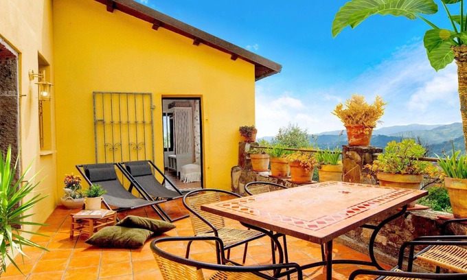 Podenzana House | Idyllically situated holiday home with roof terrace