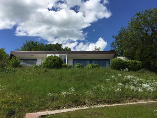 Polle House | Idyllisch Wohnen im Weserbergland - Bungalow mit phantastischer Aussicht für 4 Personen