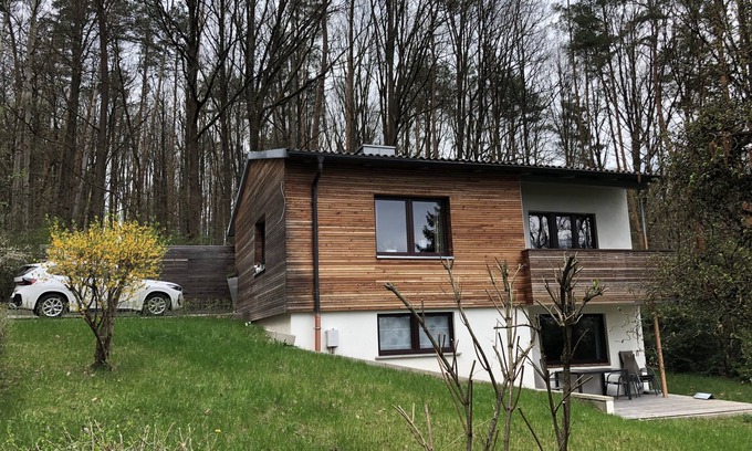 Ebersdorf bei Coburg House | Idyllisches Ferienhäuschen in Ruhiger Lage am Waldesrand