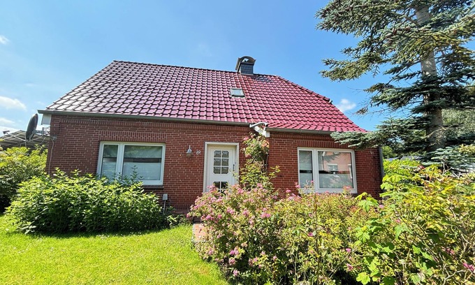 Emden House | Idyllisches Ferienhaus in Emden, 6 Pers., Großer Garten, Haustiere