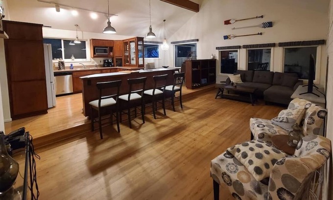 Dunes City House | If you want to fish, head to the dunes, or shop…