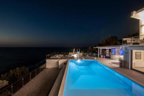 Gialiskari Villa | Ikaria Beachfront Villa 7 Bedrooms Villa Indigo Blue Haven Infinity Pool With Stunning Aegian Sea Views Gialiskari