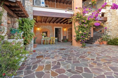 Polpenazze del Garda Apartment | Il Borgo Apartments