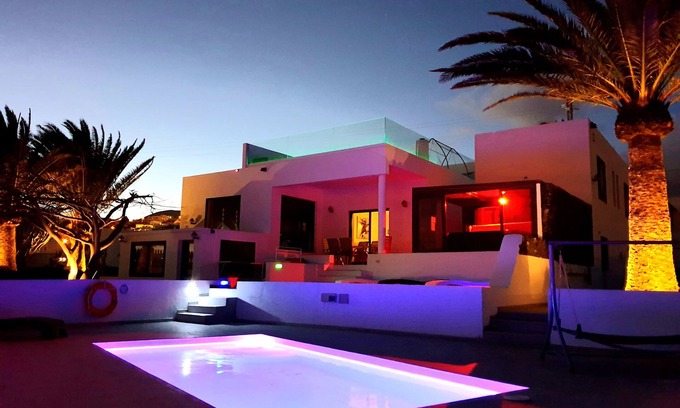Tias House | ILLA VISTA MAR I – 360 sqm luxury, heated pool, 600 Mbit, hot tub, gaming room!