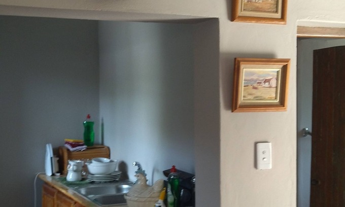 Beaufort West Cottage | Immaculate 2-bed Garden Cottage in Beaufort West