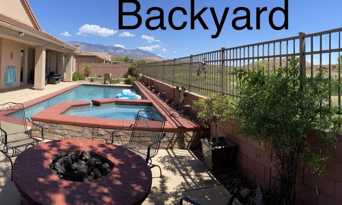 Washington House | Immaculate, Allergy Friendly, Spacious Home Overlooking The Golf Course