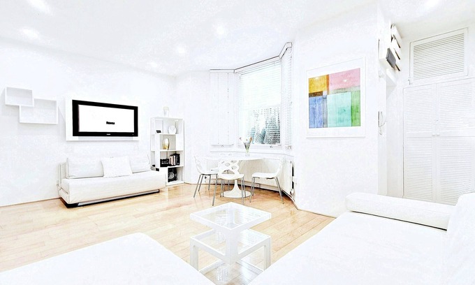 Hammersmith Broadway Apartment | Immaculate Designer Apartment in Brackenbury Village, Zone2, Central London