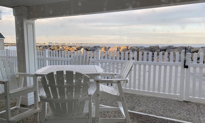 Avalon Condo | Immaculate Oceanfront Condo