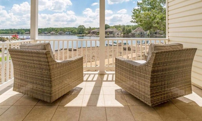 Hot Springs Village House | Immaculate Home - Breathtaking Waterfront