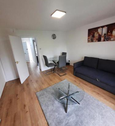 Thamesmead House | Impeccable 2-Bed House in Thamesmead London