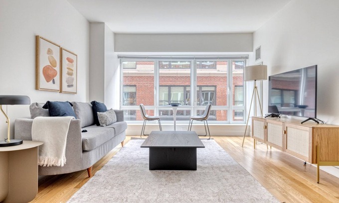Back Bay East Apartment | Impeccable Back Bay 1BR w/W/D & Gym, near Copley Sq, by Blueground