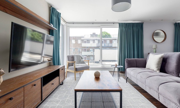 East Putney Apartment | Impressive 2 Bed Penthouse in Wandsworth