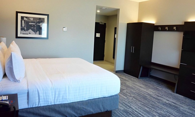 Jacksonville House | Impressive Space for Business & Vacation Trips!