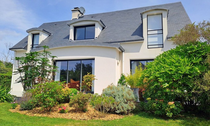 Fouesnant House | In Fouesnant recent spacious and quiet house with garden 2 km from the sea